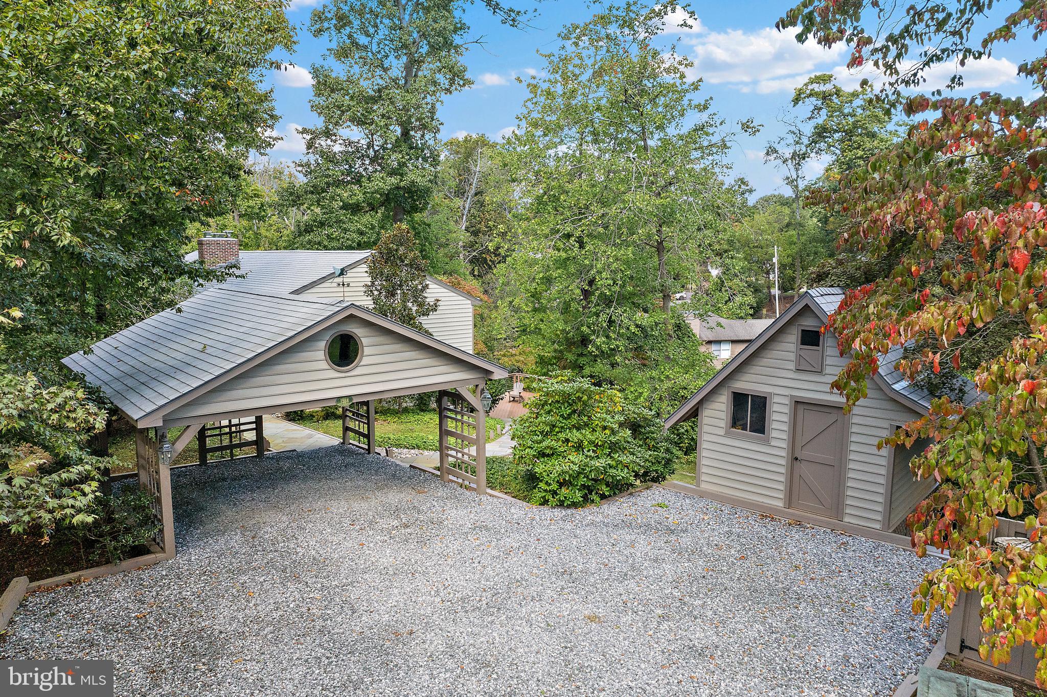 1534 CIRCLE DRIVE
