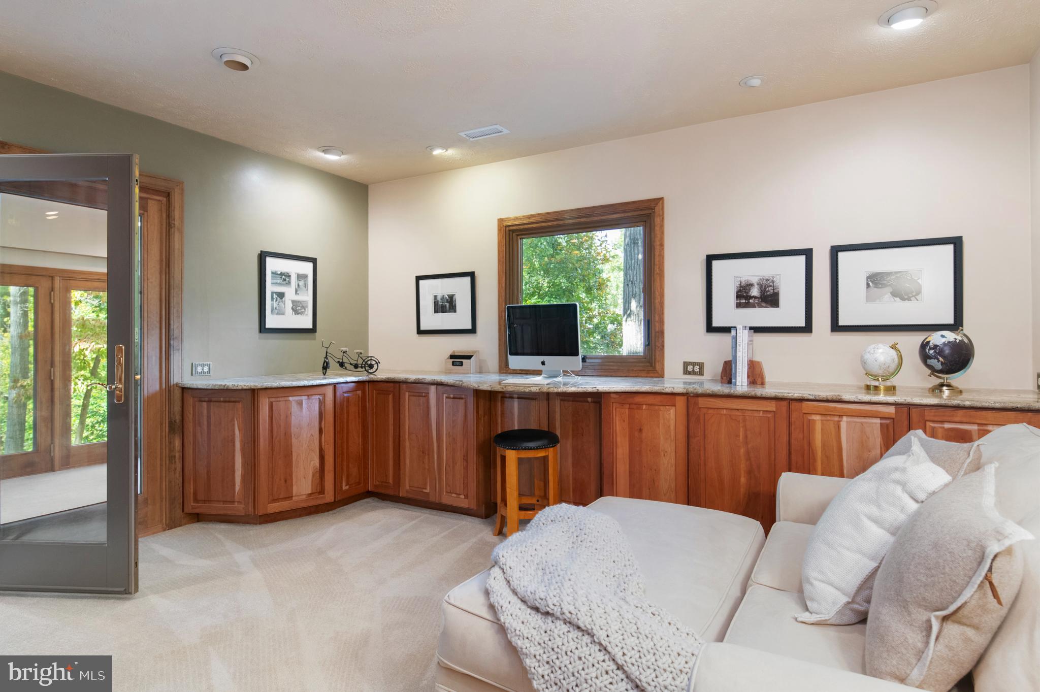 1534 CIRCLE DRIVE