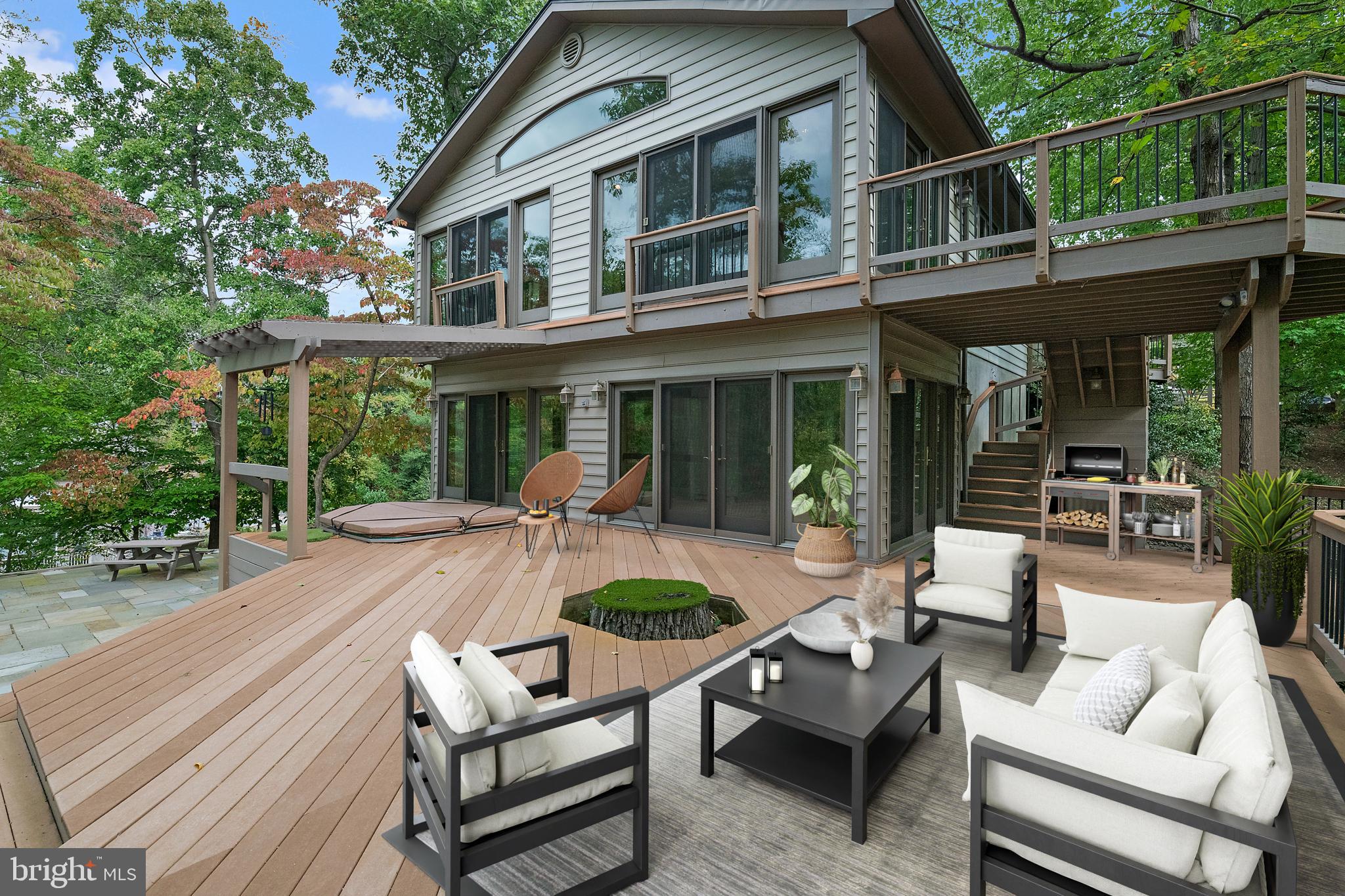 1534 CIRCLE DRIVE