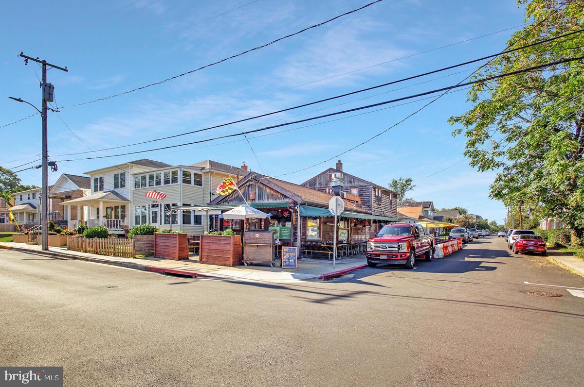 320 CHESTER AVENUE