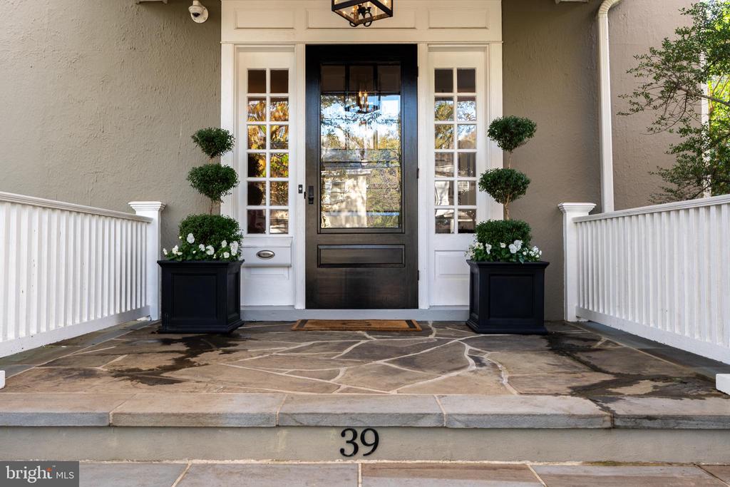 39 SOUTHGATE AVENUE