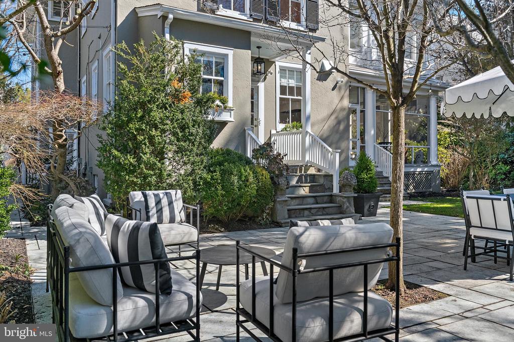 39 SOUTHGATE AVENUE