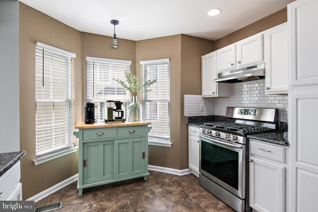 611 BELLERIVE COURT