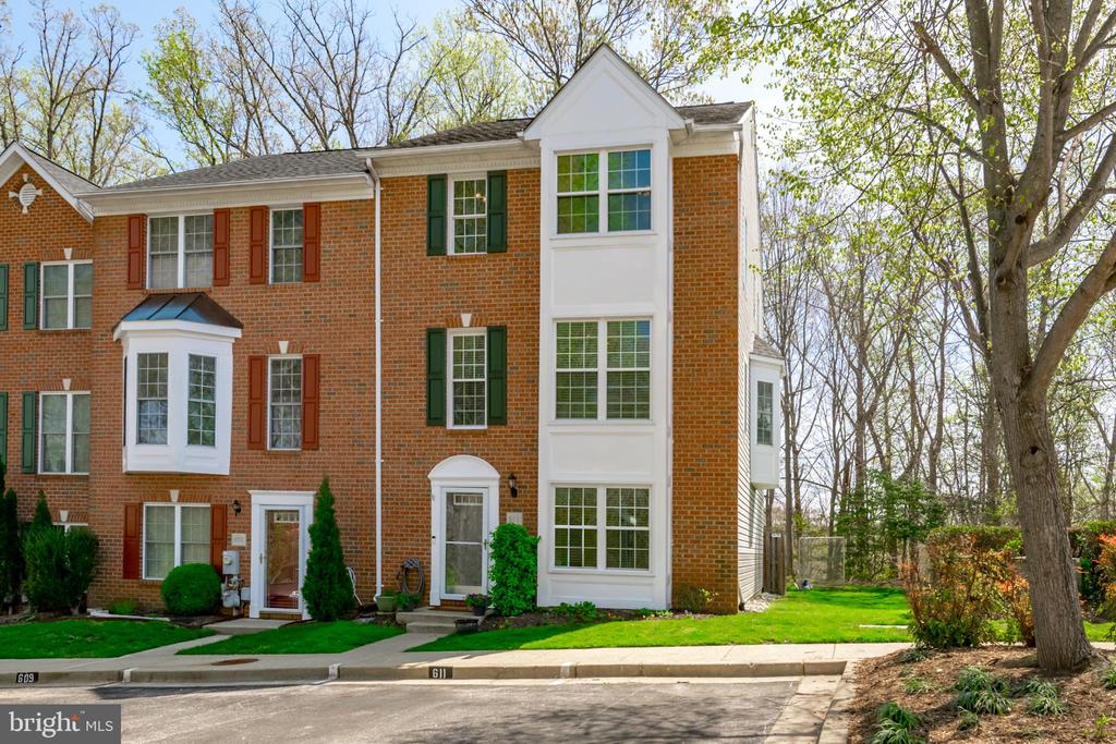 611 BELLERIVE COURT