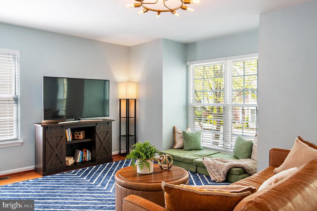 611 BELLERIVE COURT