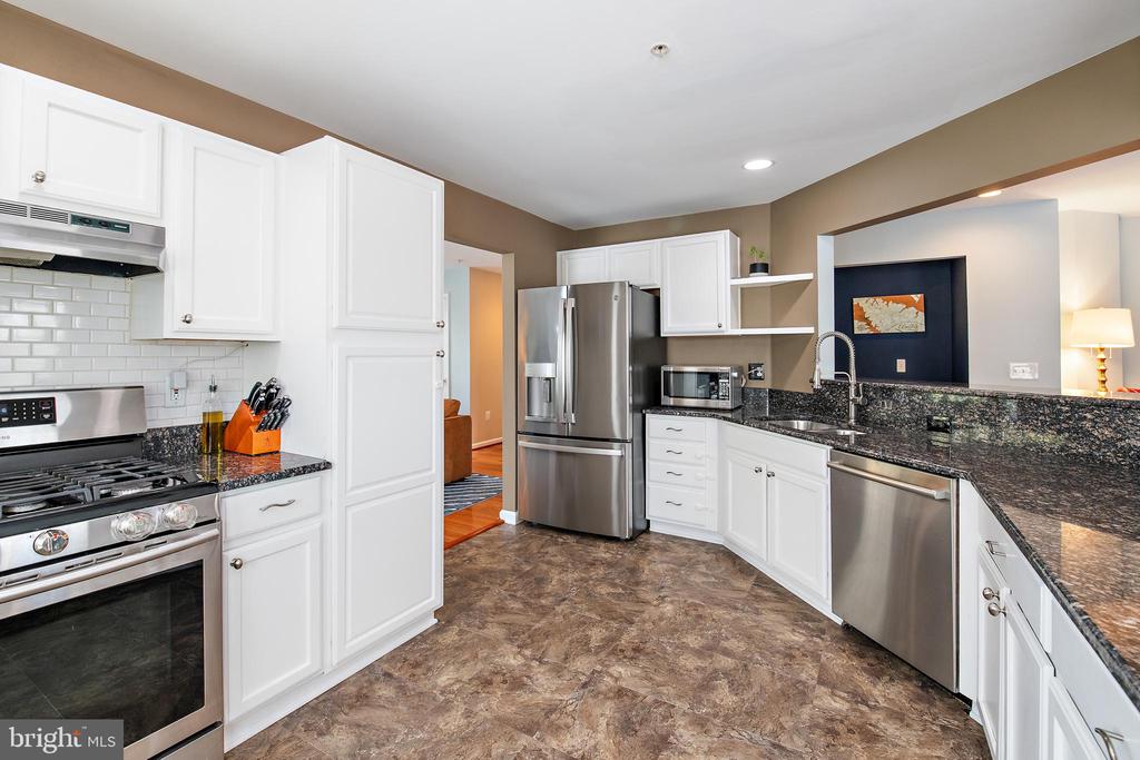 611 BELLERIVE COURT