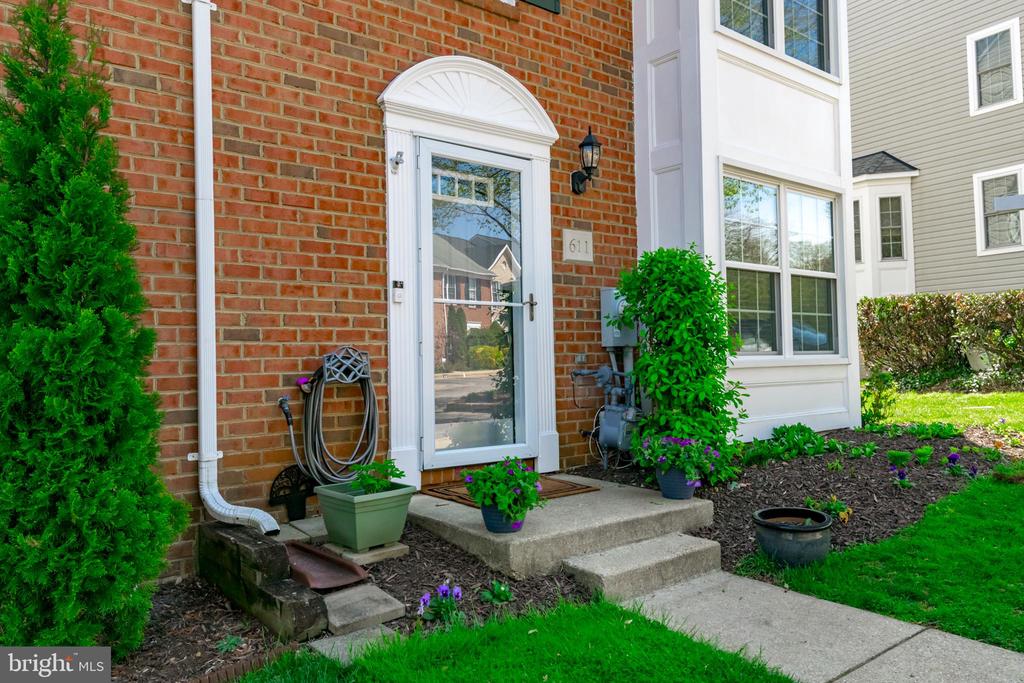611 BELLERIVE COURT