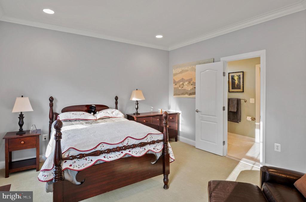 720 FANTAIL COURT