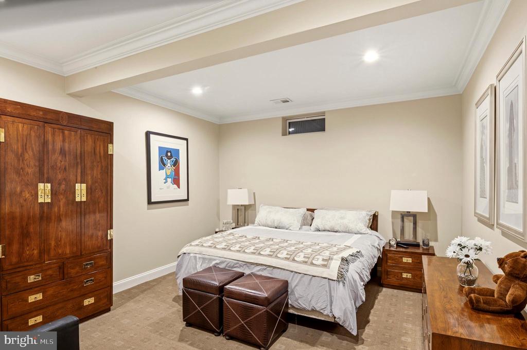 720 FANTAIL COURT