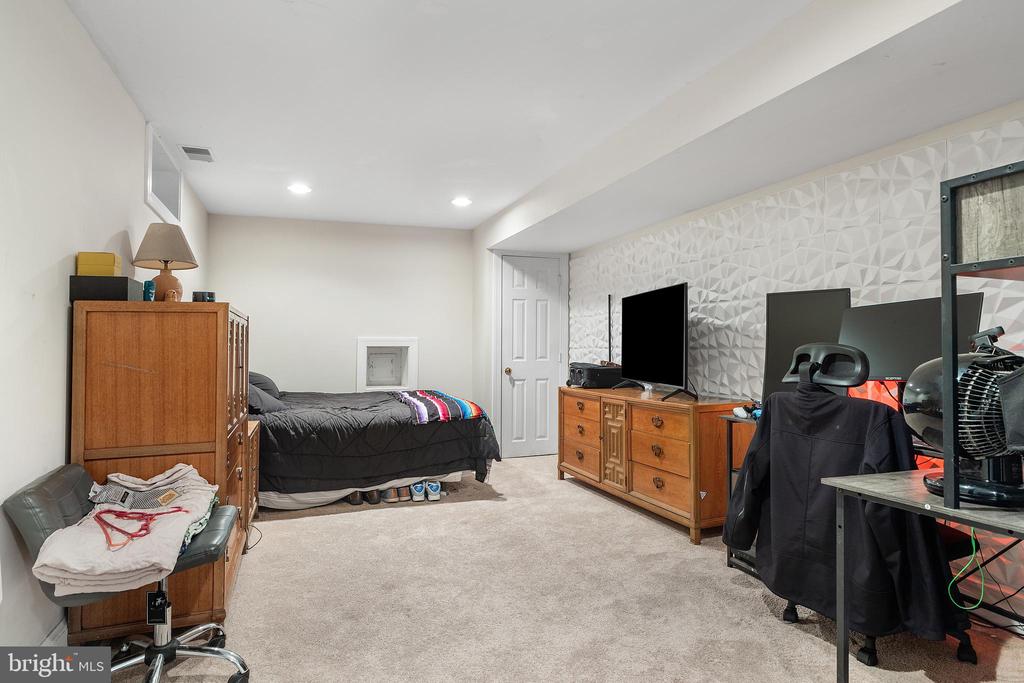 3281 CHRISLAND DRIVE
