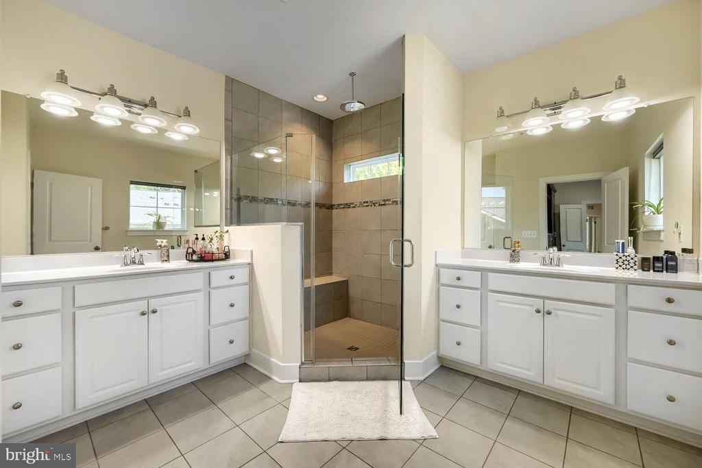 1258 HICKORY HILL CIRCLE