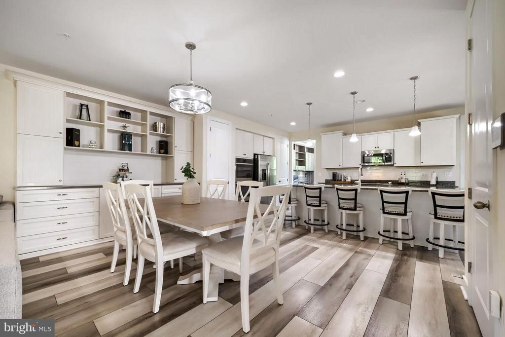 1258 HICKORY HILL CIRCLE