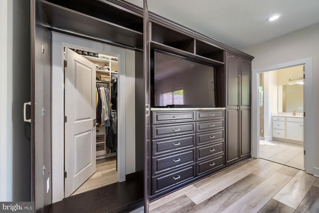 1258 HICKORY HILL CIRCLE