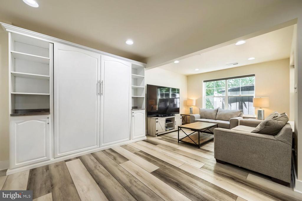 1258 HICKORY HILL CIRCLE