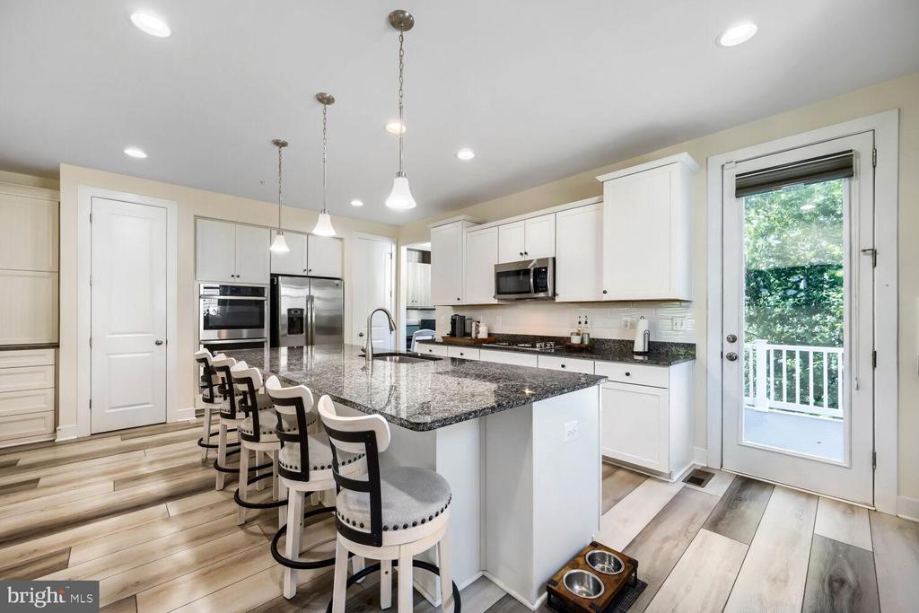 1258 HICKORY HILL CIRCLE