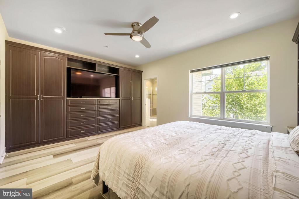 1258 HICKORY HILL CIRCLE