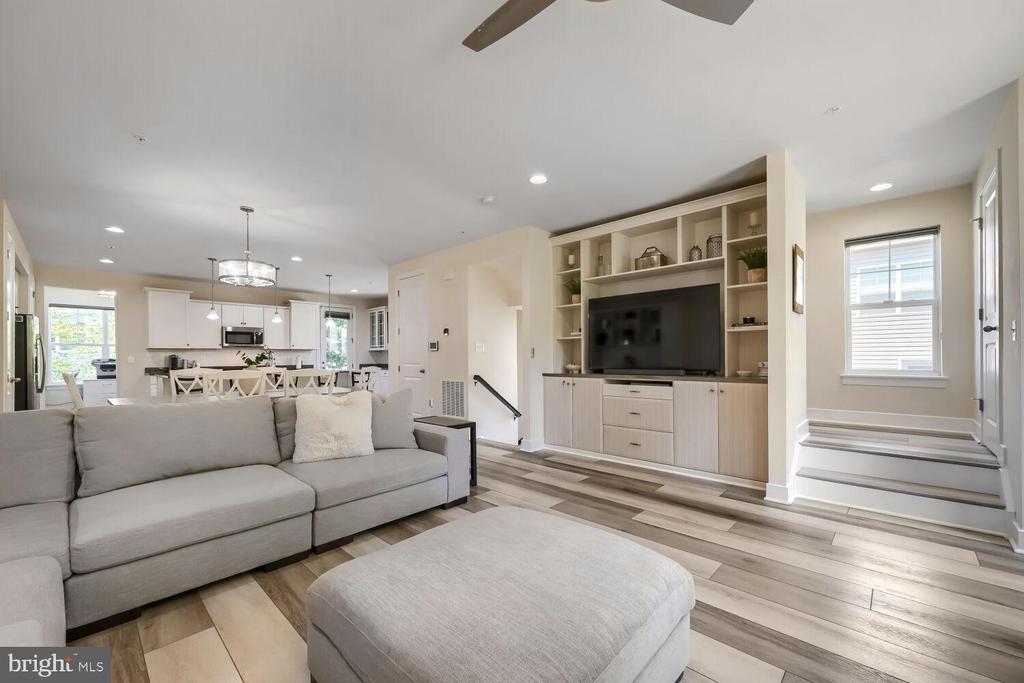 1258 HICKORY HILL CIRCLE