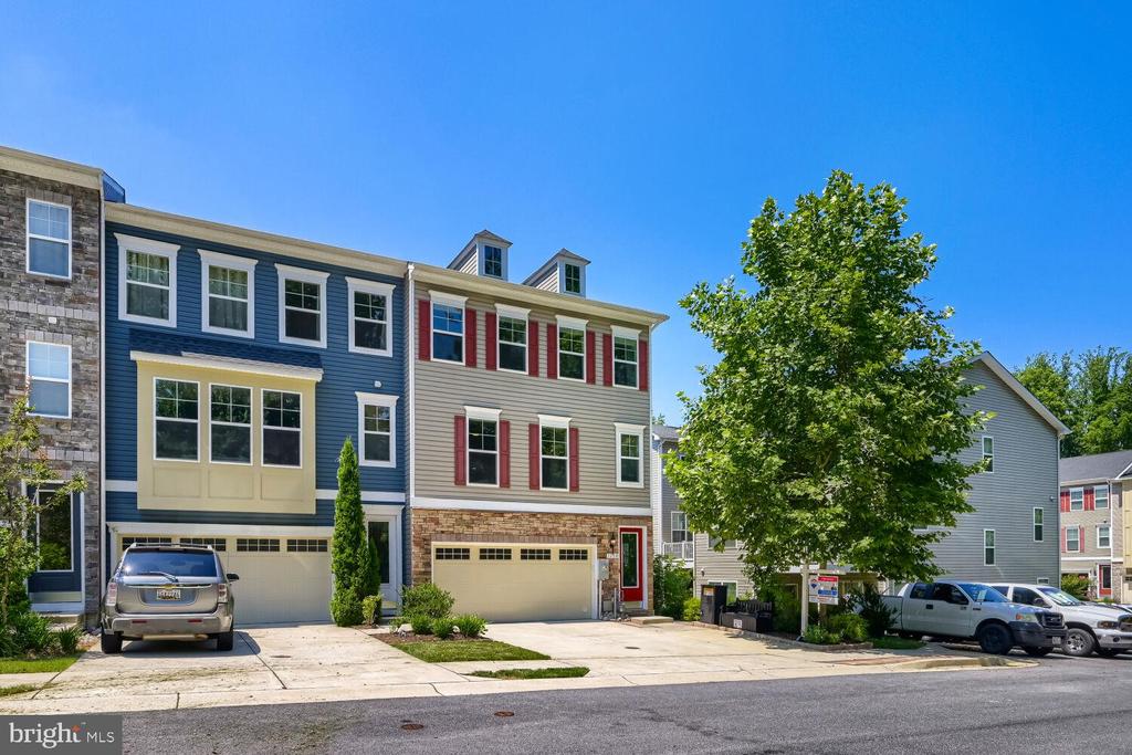 1258 HICKORY HILL CIRCLE