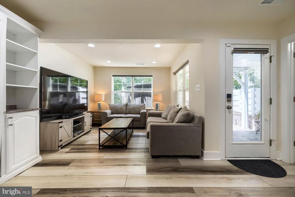 1258 HICKORY HILL CIRCLE