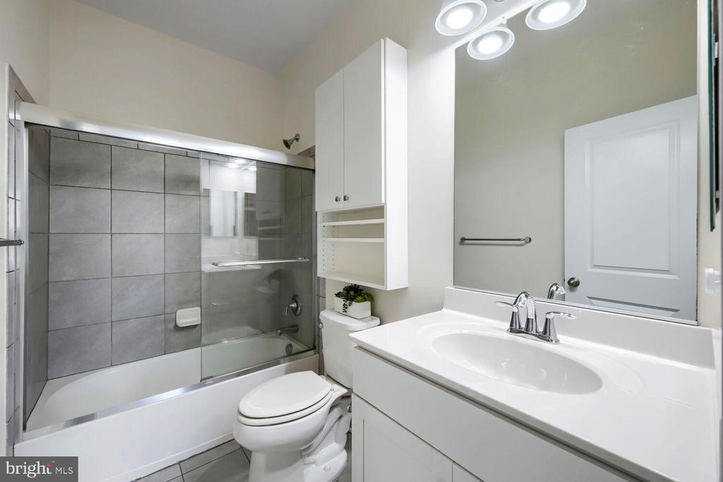 1258 HICKORY HILL CIRCLE