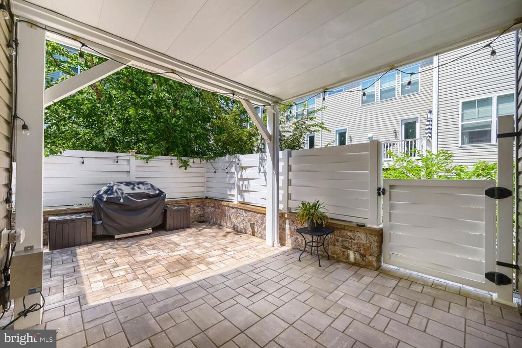 1258 HICKORY HILL CIRCLE