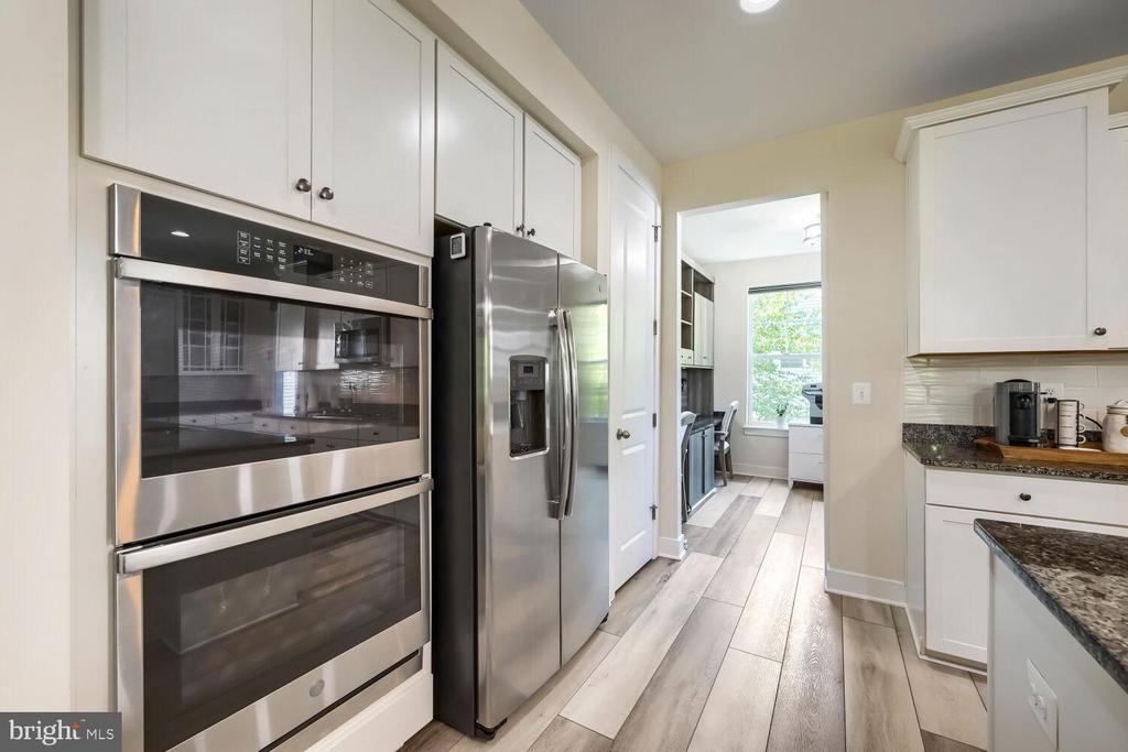 1258 HICKORY HILL CIRCLE