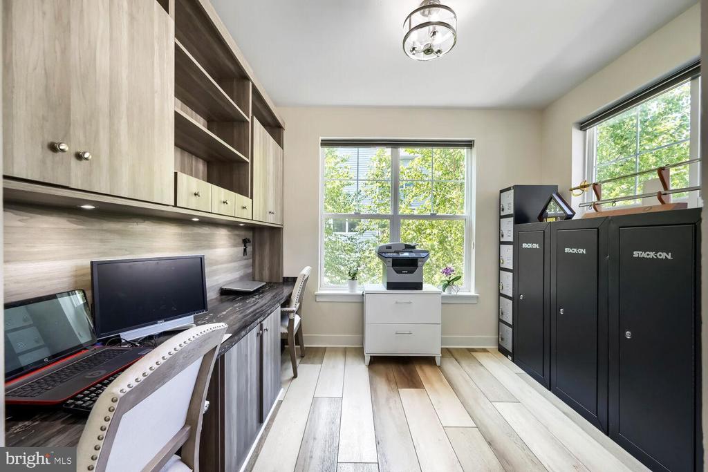 1258 HICKORY HILL CIRCLE