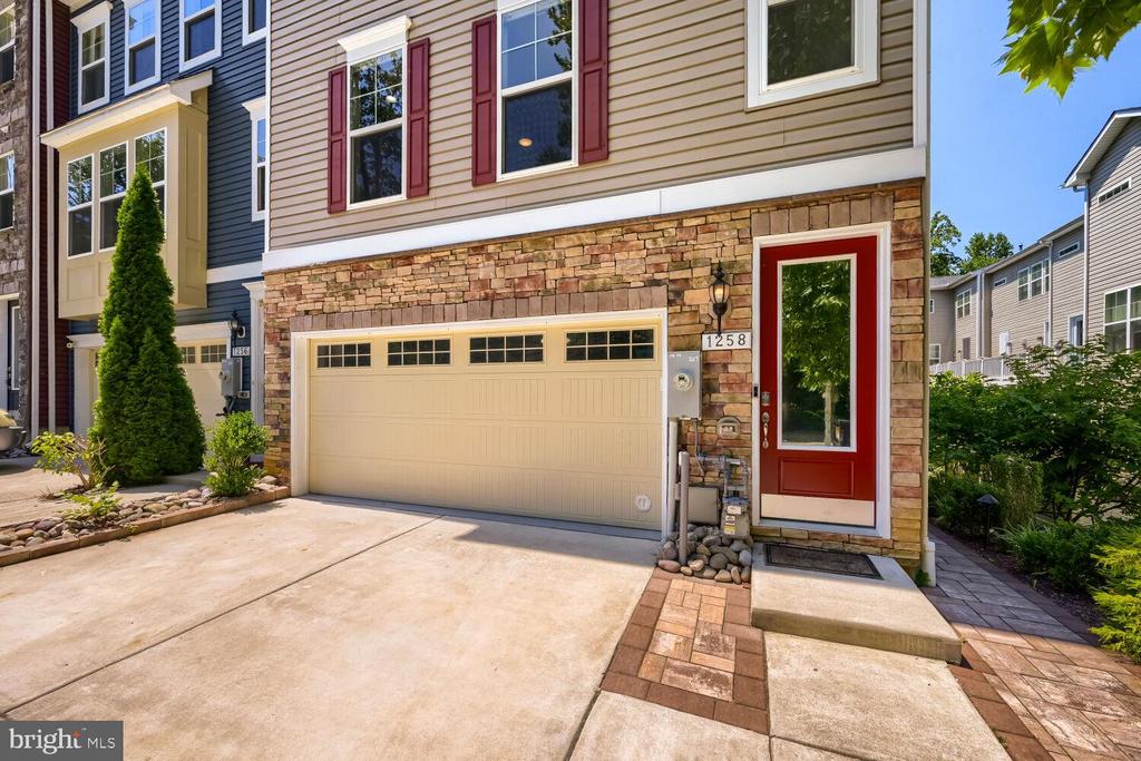 1258 HICKORY HILL CIRCLE