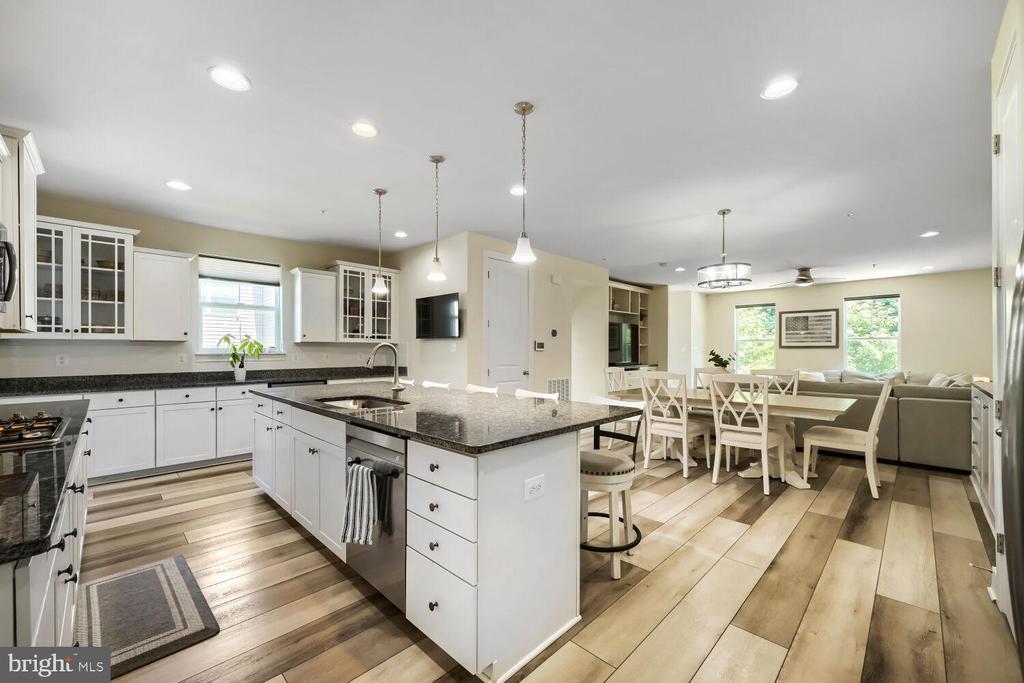 1258 HICKORY HILL CIRCLE
