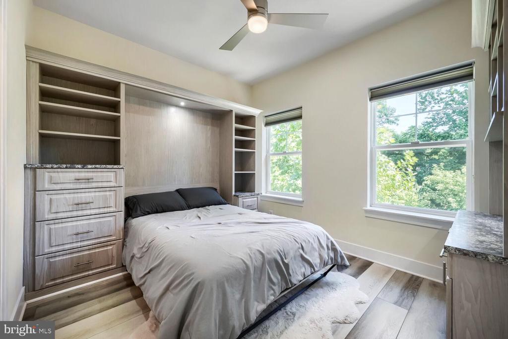 1258 HICKORY HILL CIRCLE