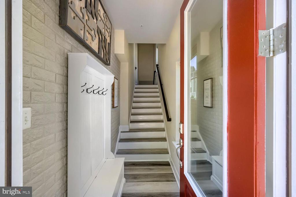 1258 HICKORY HILL CIRCLE