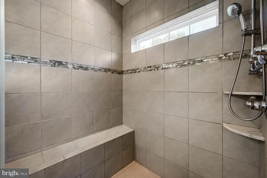 1258 HICKORY HILL CIRCLE