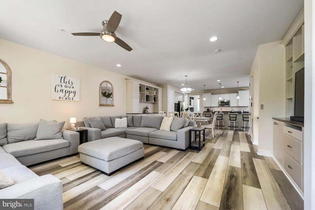 1258 HICKORY HILL CIRCLE