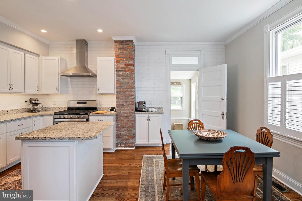 16 WOODLAWN AVENUE