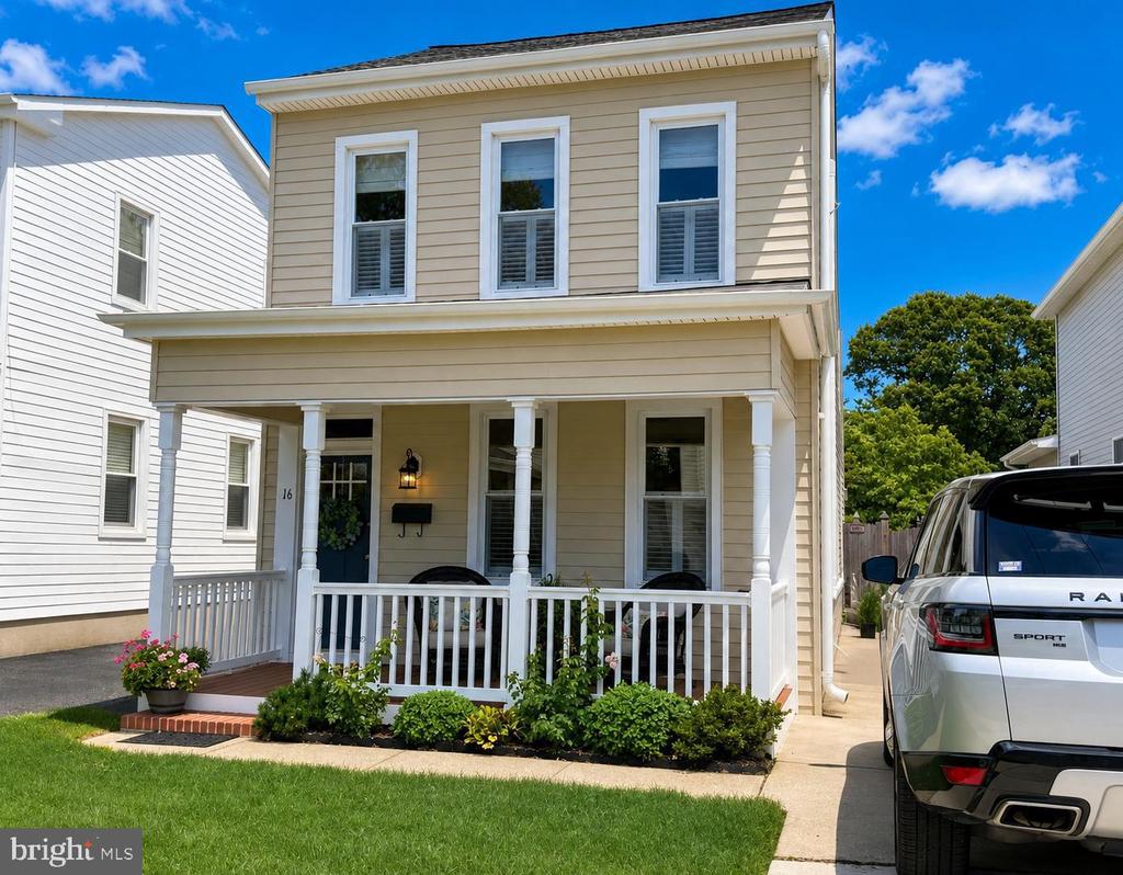 16 WOODLAWN AVENUE