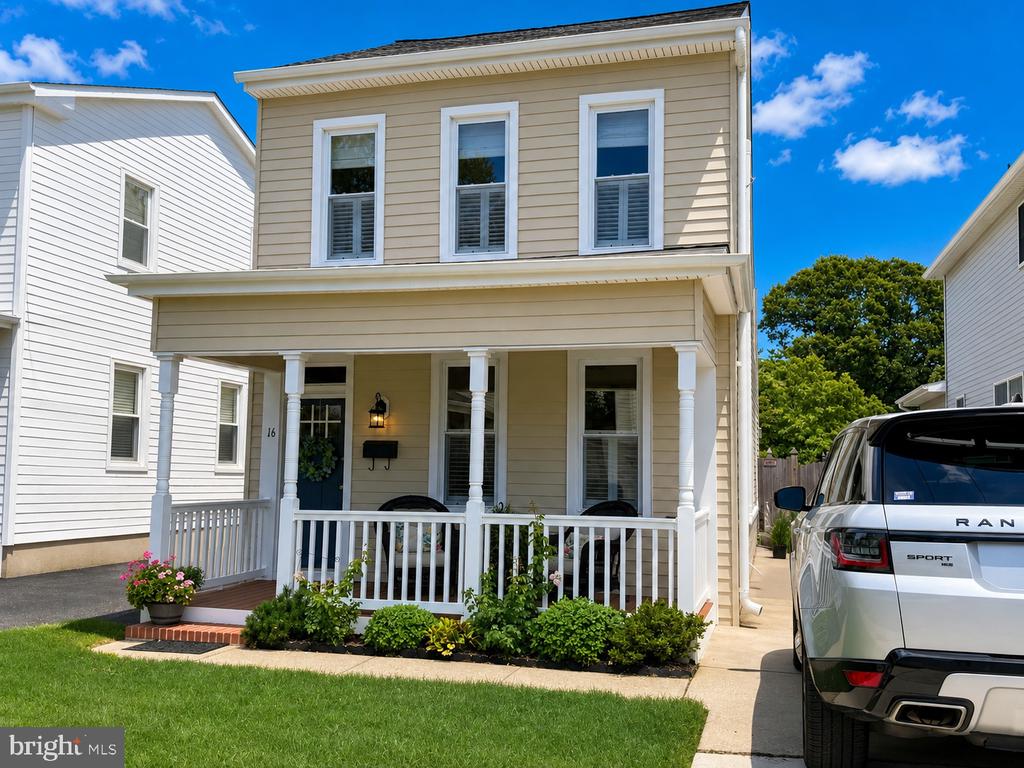 16 WOODLAWN AVENUE