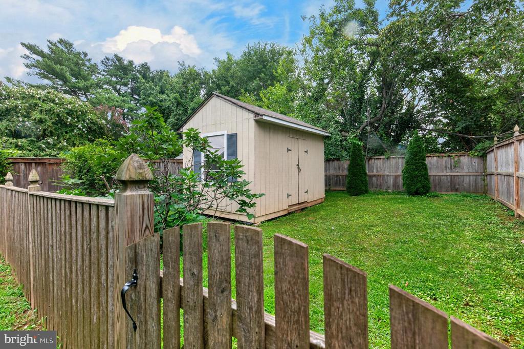 16 WOODLAWN AVENUE