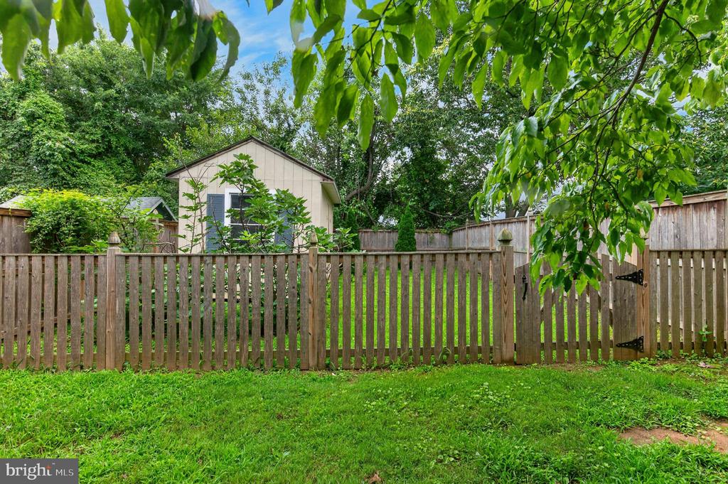 16 WOODLAWN AVENUE