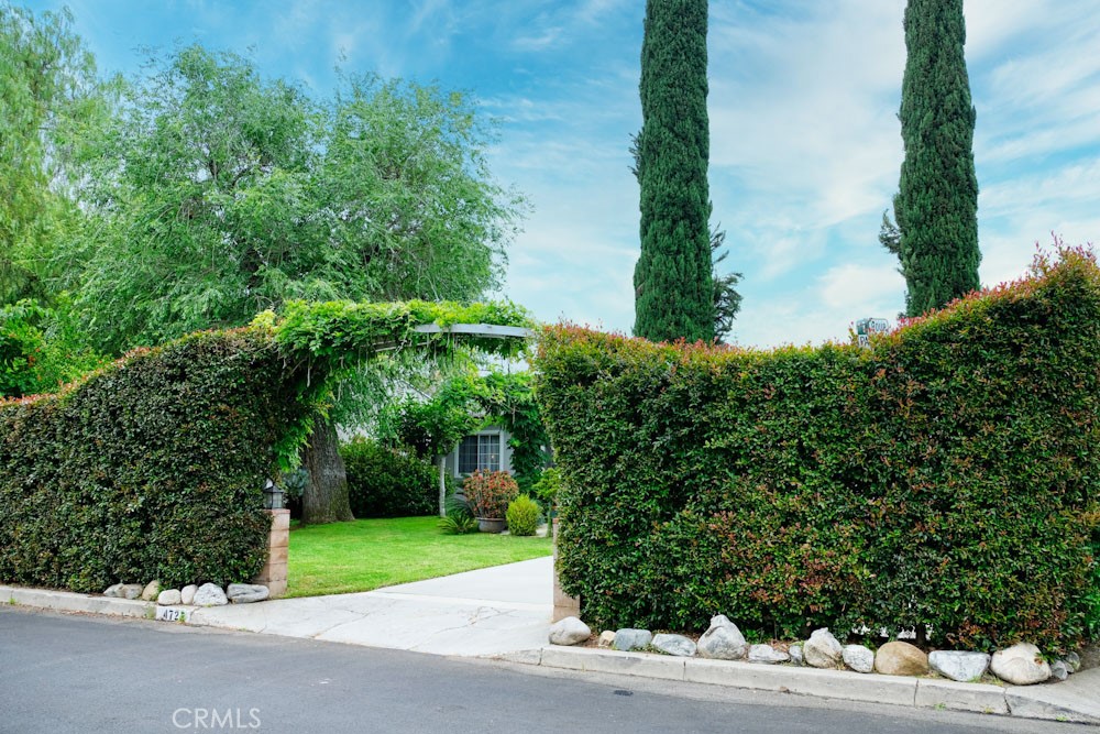 4727 Greenbush Avenue