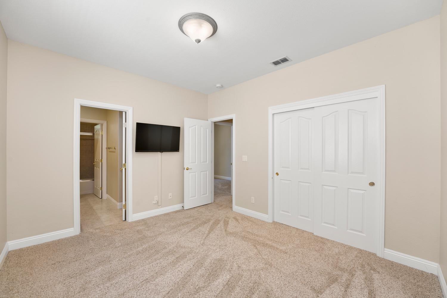 1501 Deer Hollow Way