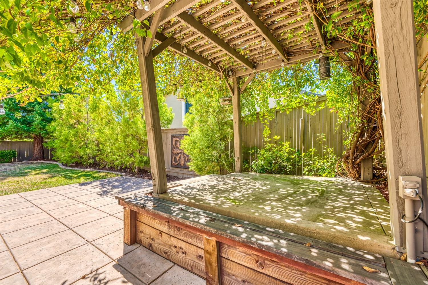 1501 Deer Hollow Way