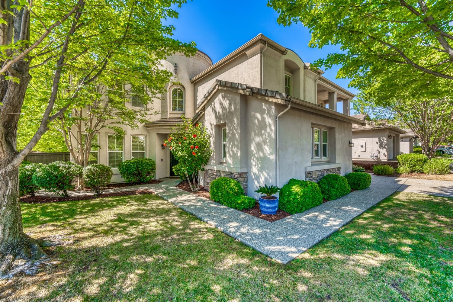 1501 Deer Hollow Way