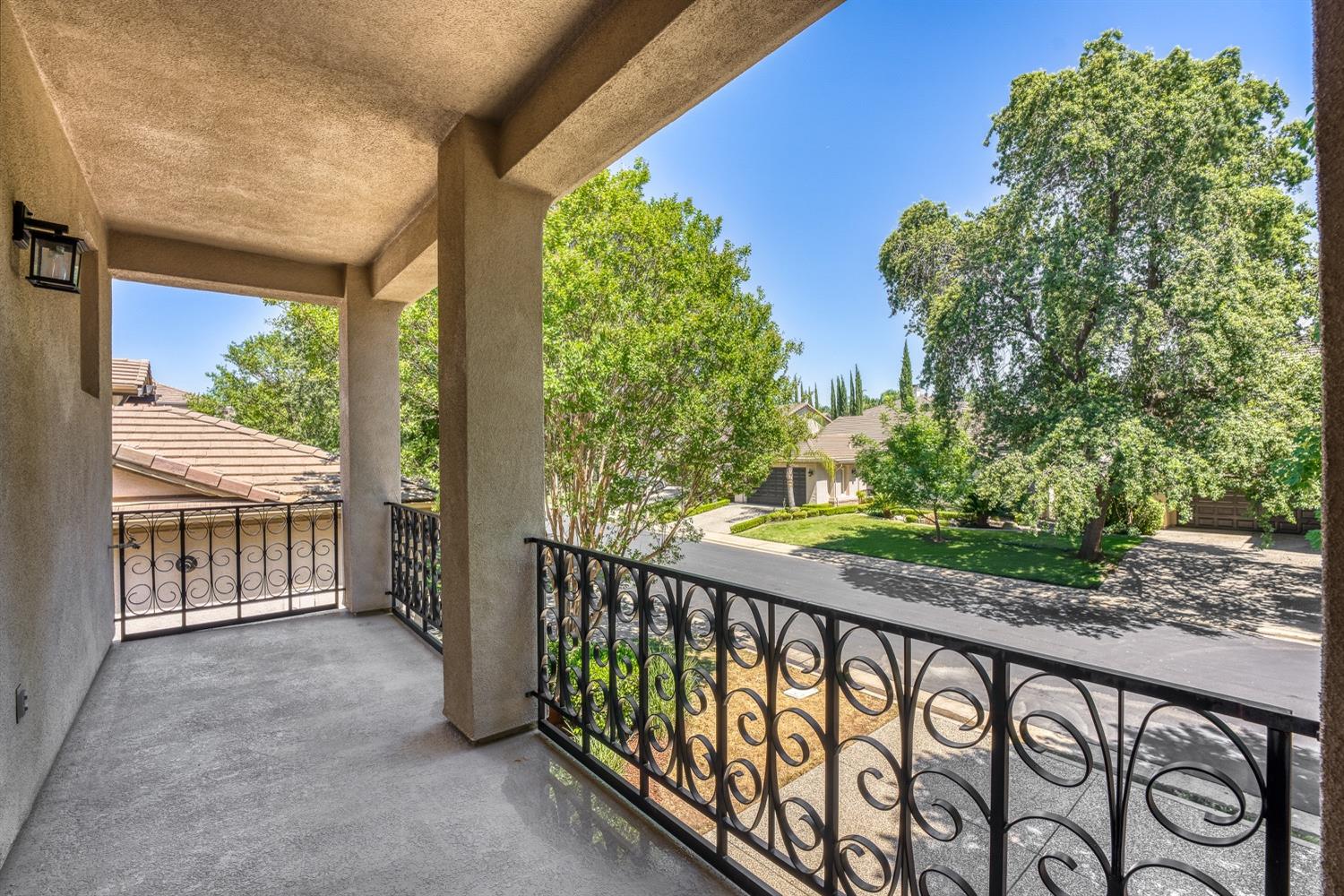 1501 Deer Hollow Way