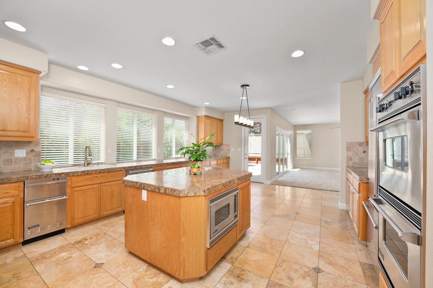 1501 Deer Hollow Way