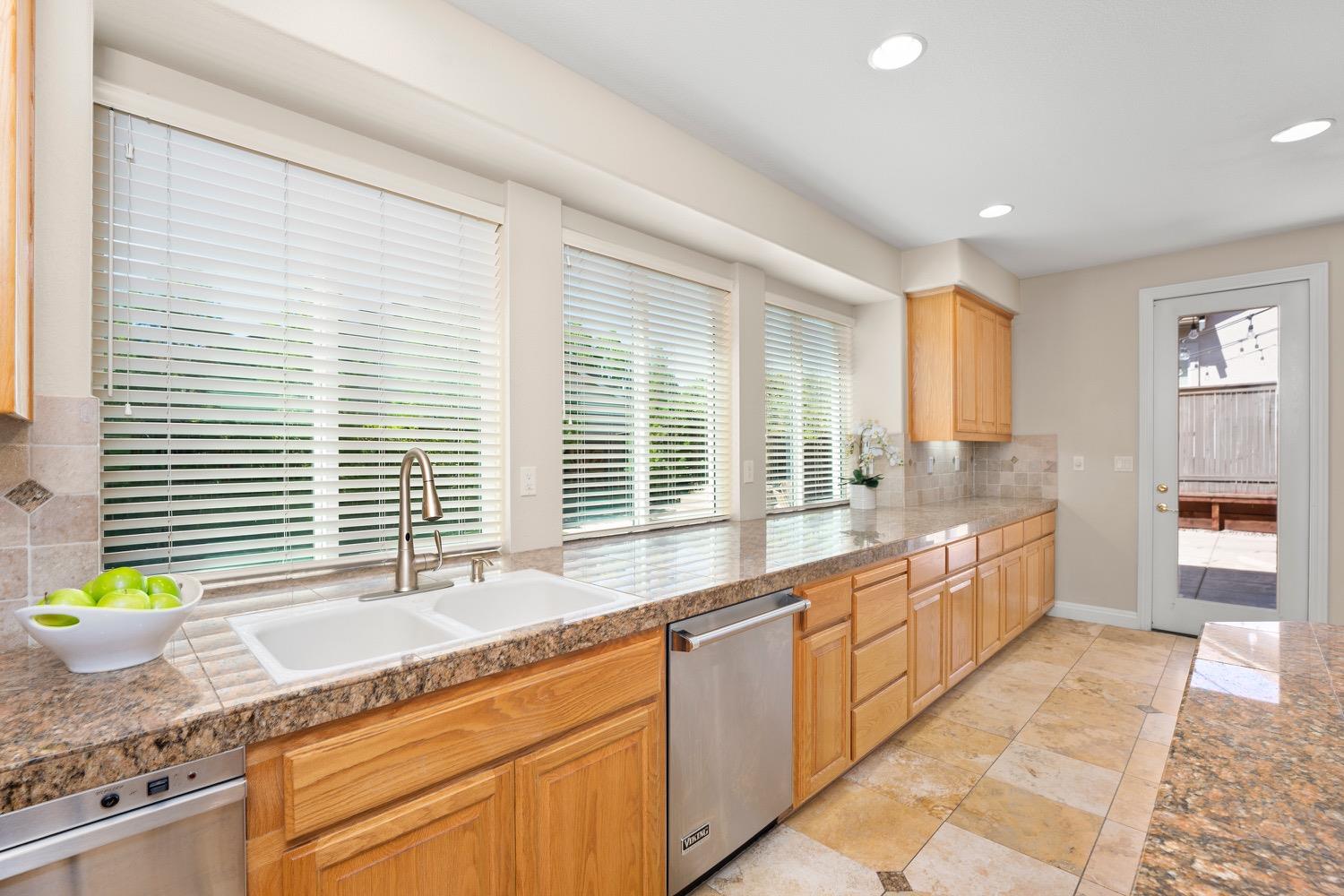 1501 Deer Hollow Way