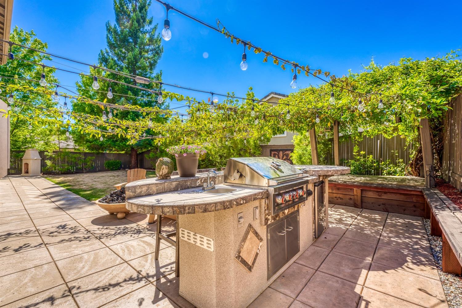 1501 Deer Hollow Way