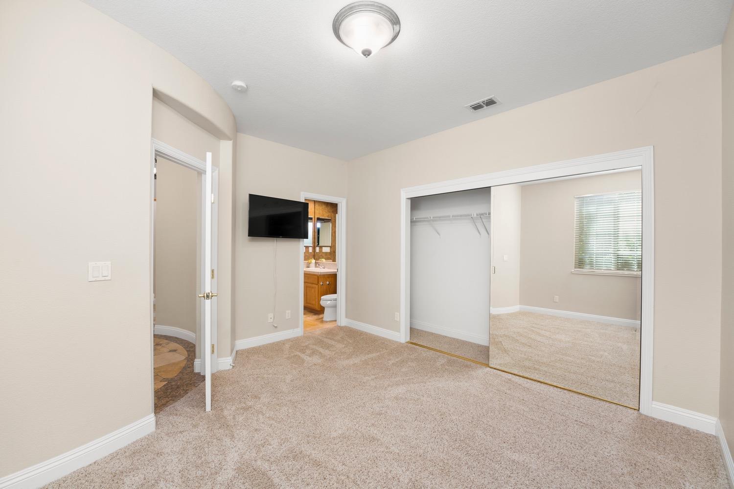 1501 Deer Hollow Way