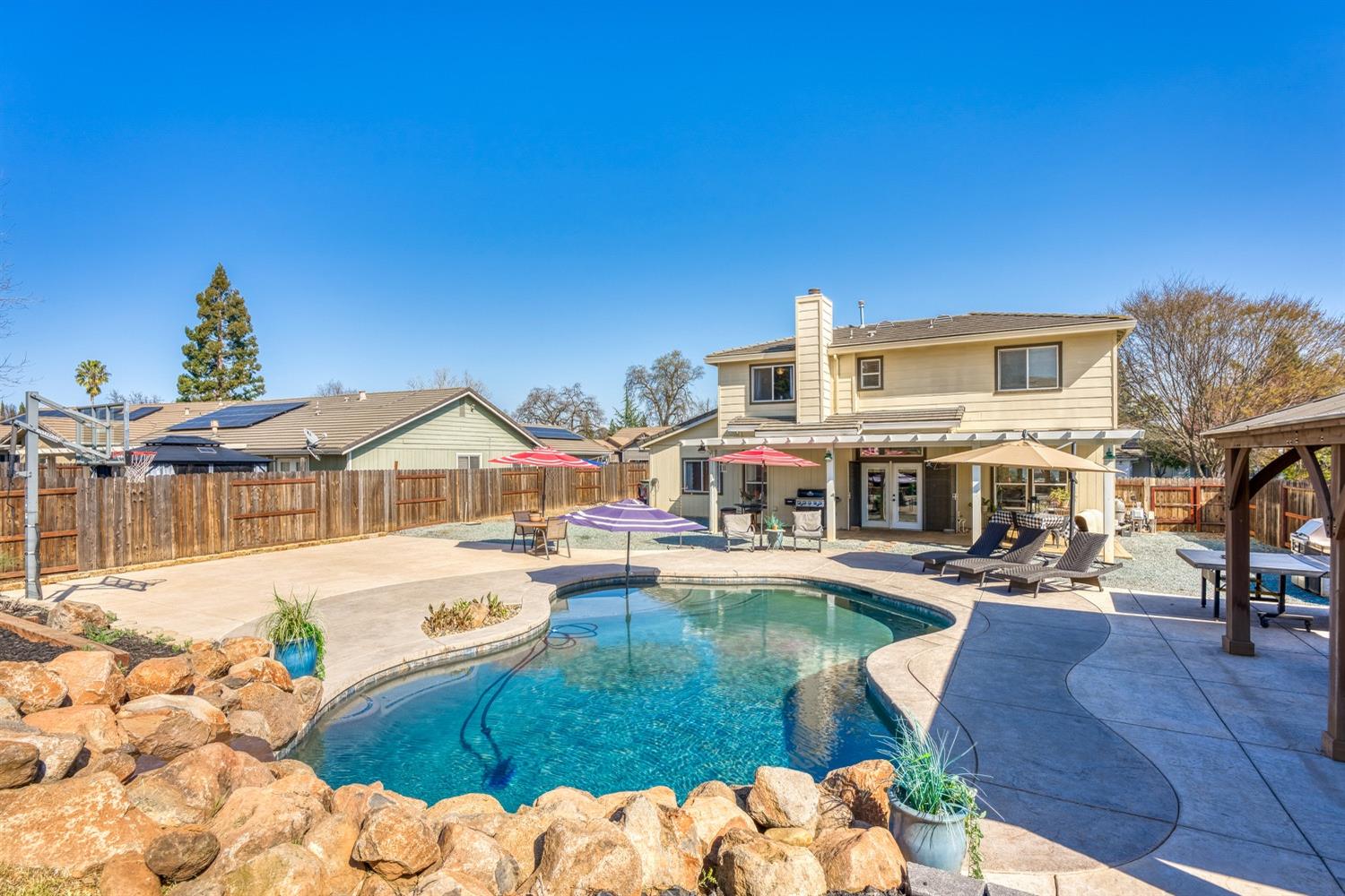 339 Edgebrook