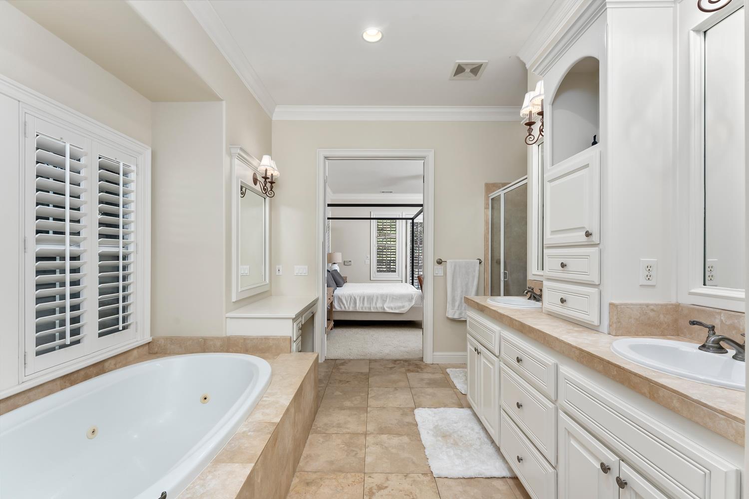 5150 Westbury Circle