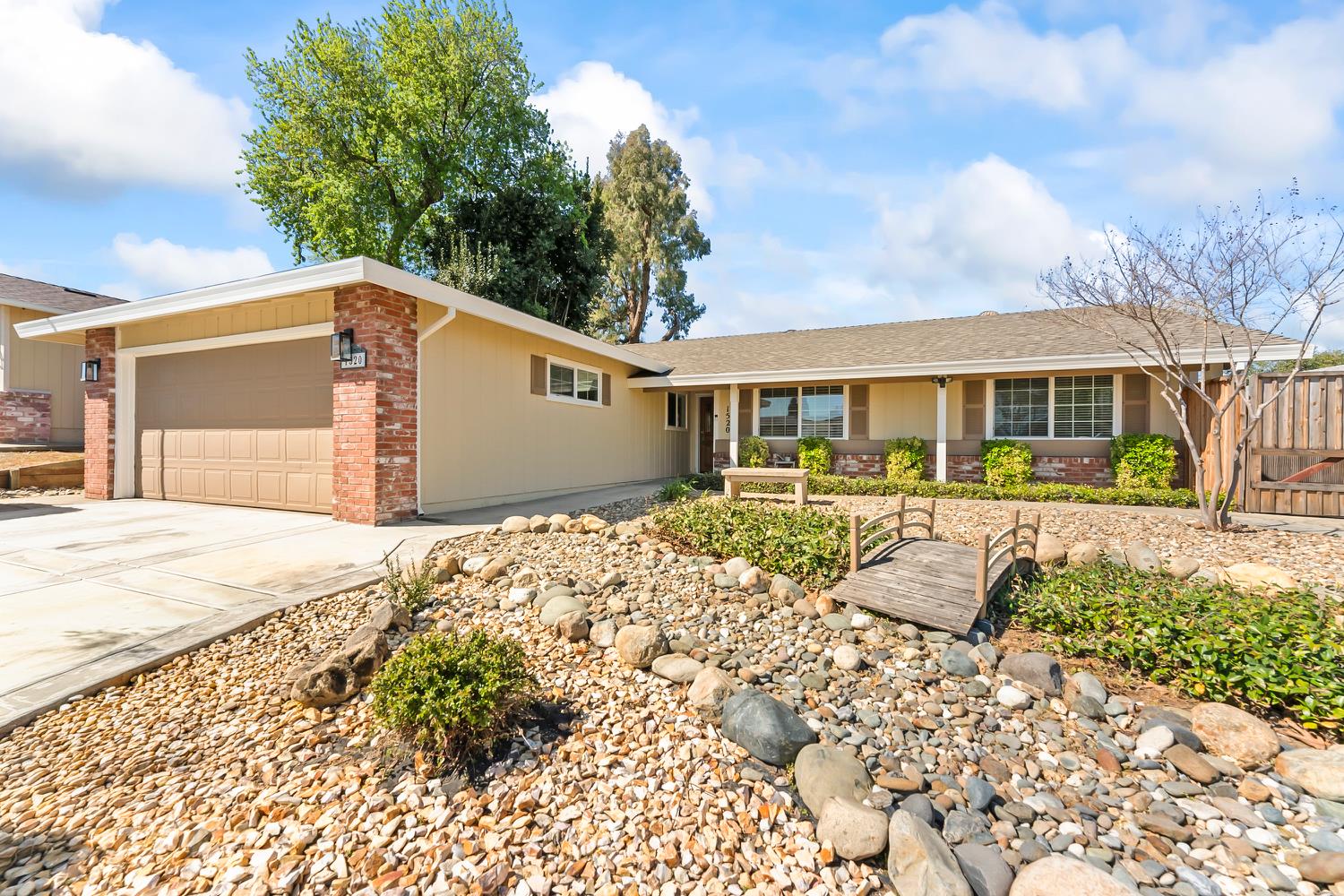 1520 Crestmont Oak Drive